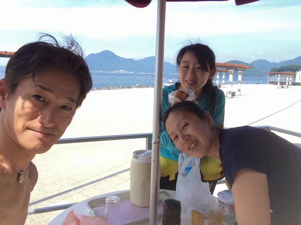 船上でくつろぐ参加者(2015年)