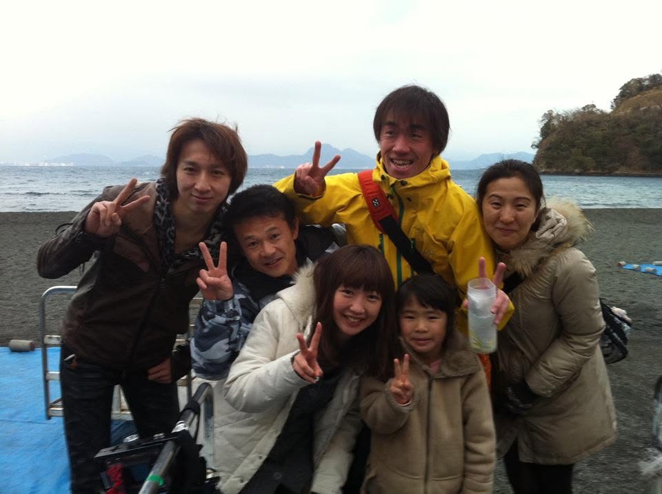 2012年1月27日(投稿日) / 海辺で並ぶ参加者の集合写真
