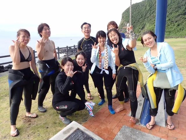 4人以上の参加者の集合写真
