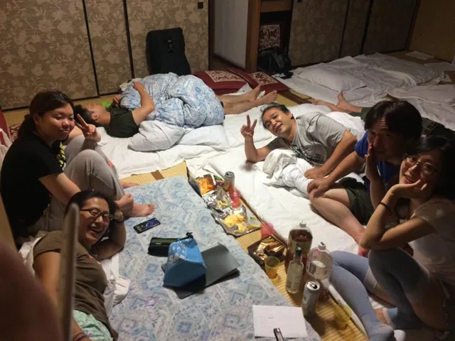 4人以上の参加者の集合写真