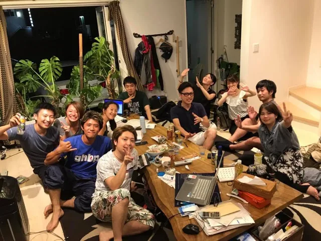 4人以上の参加者の集合写真