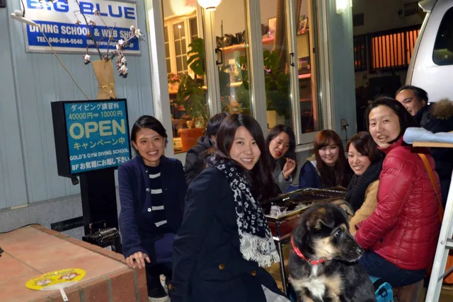ビッグブルーでの4人以上の参加者の集合写真