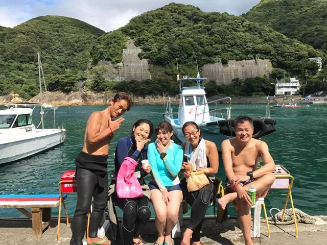 4人以上の参加者の集合写真