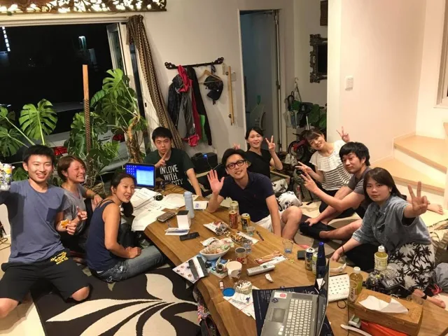 4人以上の参加者の集合写真