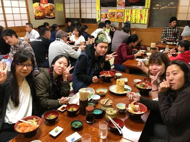 4人以上の参加者の集合写真