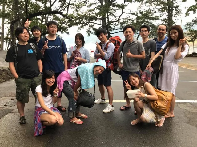 4人以上の参加者の集合写真