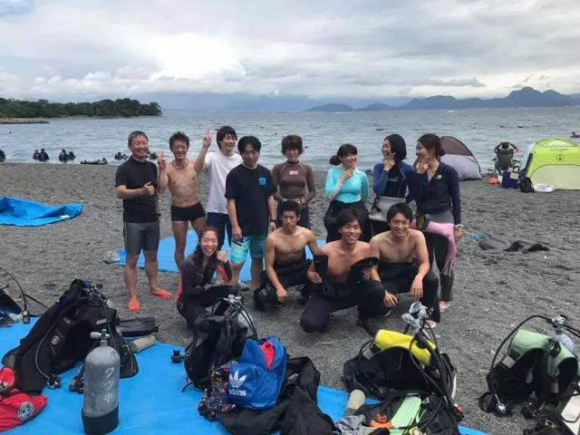 4人以上の参加者の集合写真
