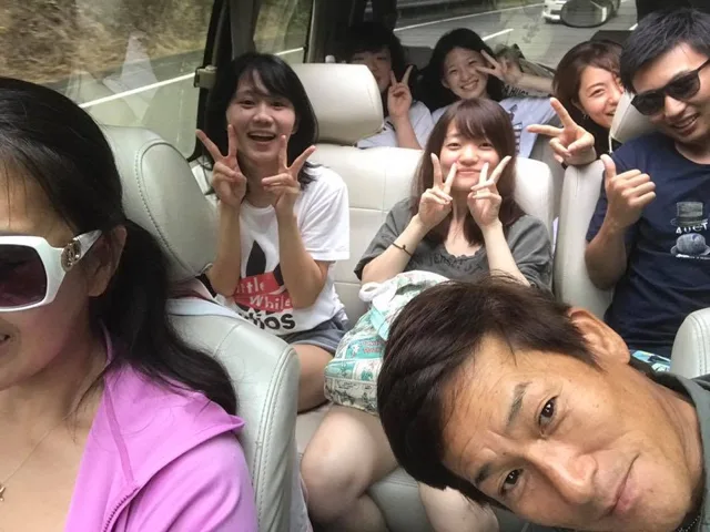4人以上の参加者の集合写真