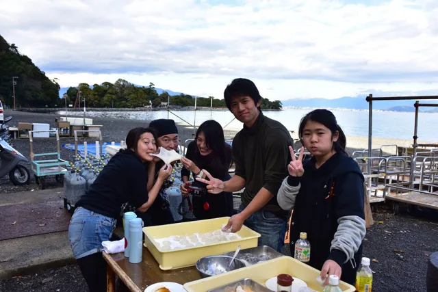 4人以上の参加者の集合写真