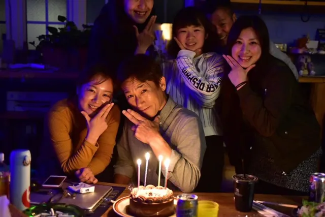 4人以上の参加者の集合写真