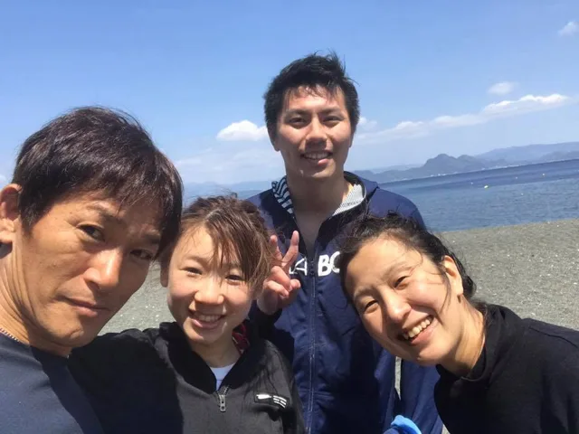 4人以上の参加者の集合写真