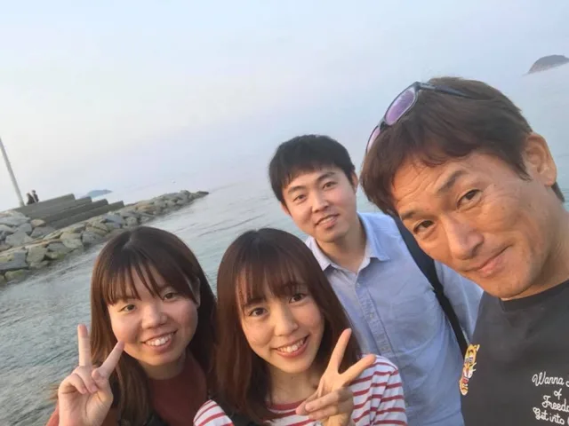 4人以上の参加者の集合写真