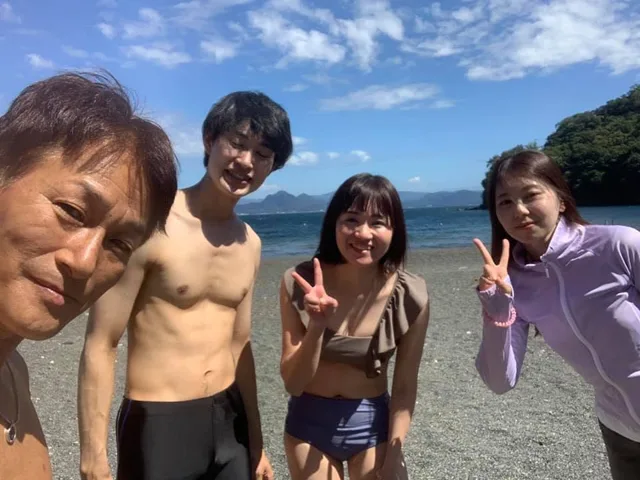 4人以上の参加者の集合写真
