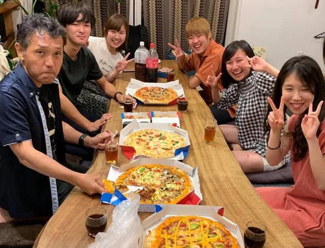 4人以上の参加者の集合写真