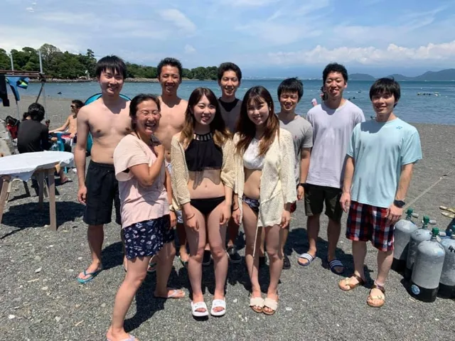 伊豆・大瀬崎でのダイビング:4人以上の参加者の集合写真