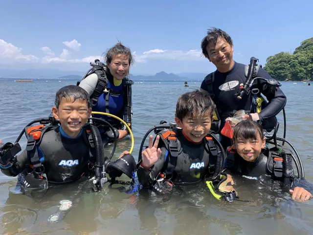 4人以上の参加者の集合写真