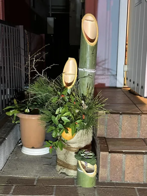 ダイビングショップの入口と参加者の記録
