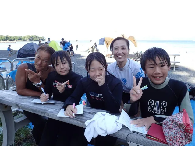 伊豆・大瀬崎でのダイビング：4人以上の参加者の集合写真