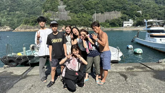 4人以上の参加者の集合写真