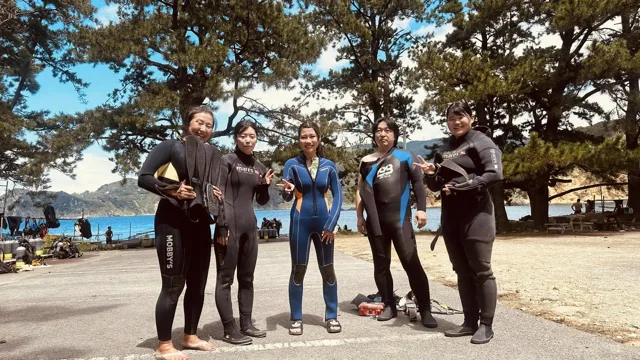 4人以上の参加者の集合写真