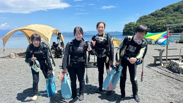 4人以上の参加者の集合写真