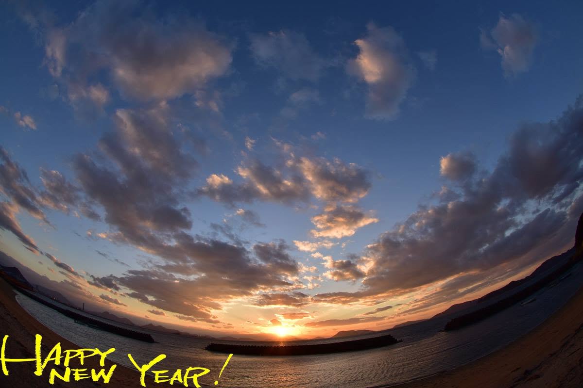 2018年1月1日(投稿日) / 瀬戸内海 / 瀬戸内海での瀬戸内の海と夕景を使った新年の挨拶写真