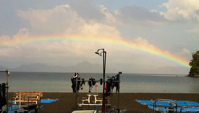 伊豆・大瀬崎でのダイビング講習:ダイビング講習後の大瀬崎の海にかかる虹