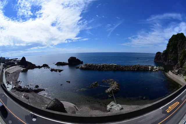 福井県・越前（元アルバムの投稿による）での越前ダイビングツアーで見た海岸と入り江のパノラマ