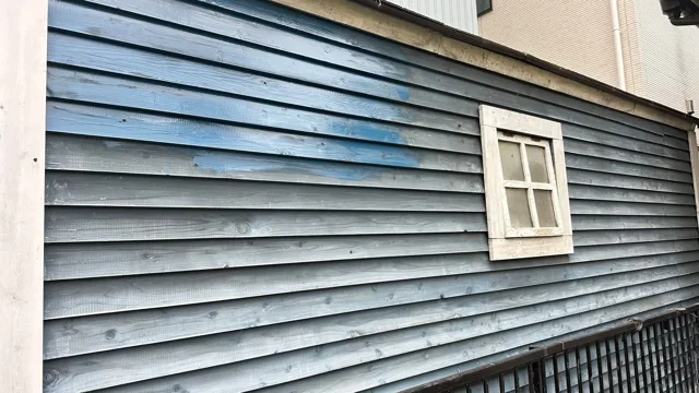 大和市・BIG BLUEでの青い板張りのショップ外壁と白い窓