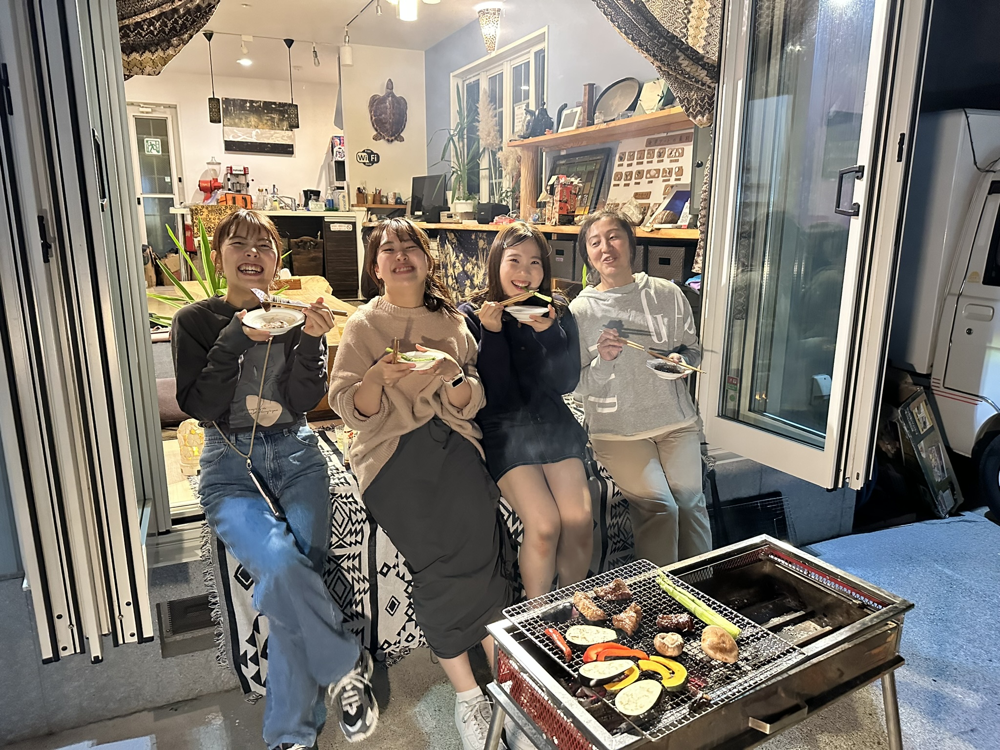 大和市鶴間の貸切レンタルスペースでBBQとパーティーを楽しめる開放的な空間