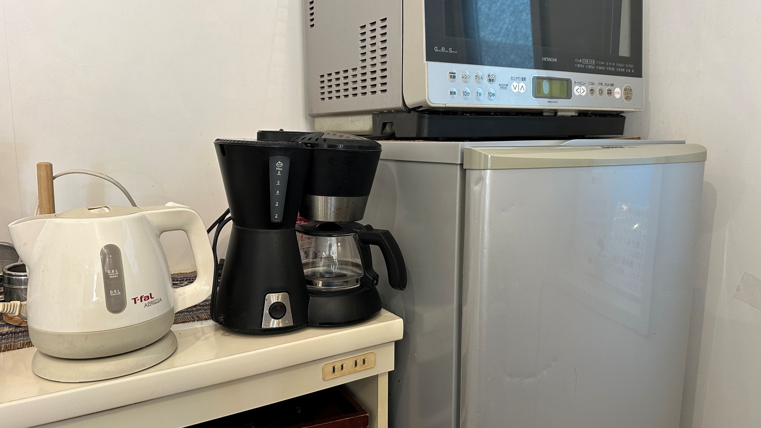 大和市鶴間駅近レンタルスペースのコーヒーメーカーと電気ケトル（女子会・カフェ利用に最適）